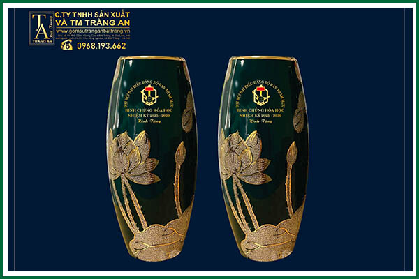 Bình hoa men xanh lục hoa sen phun cát